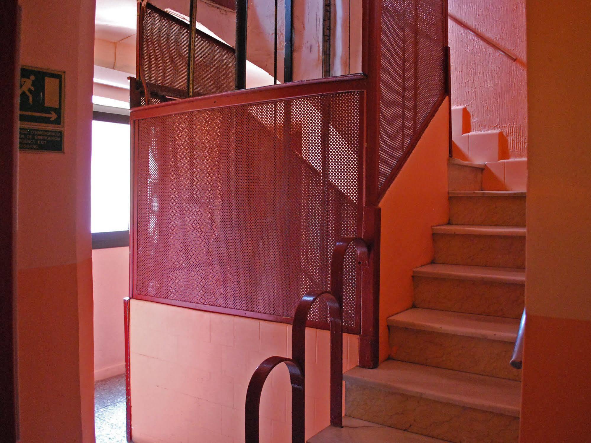Hostal Radio Barcelona Exterior photo
